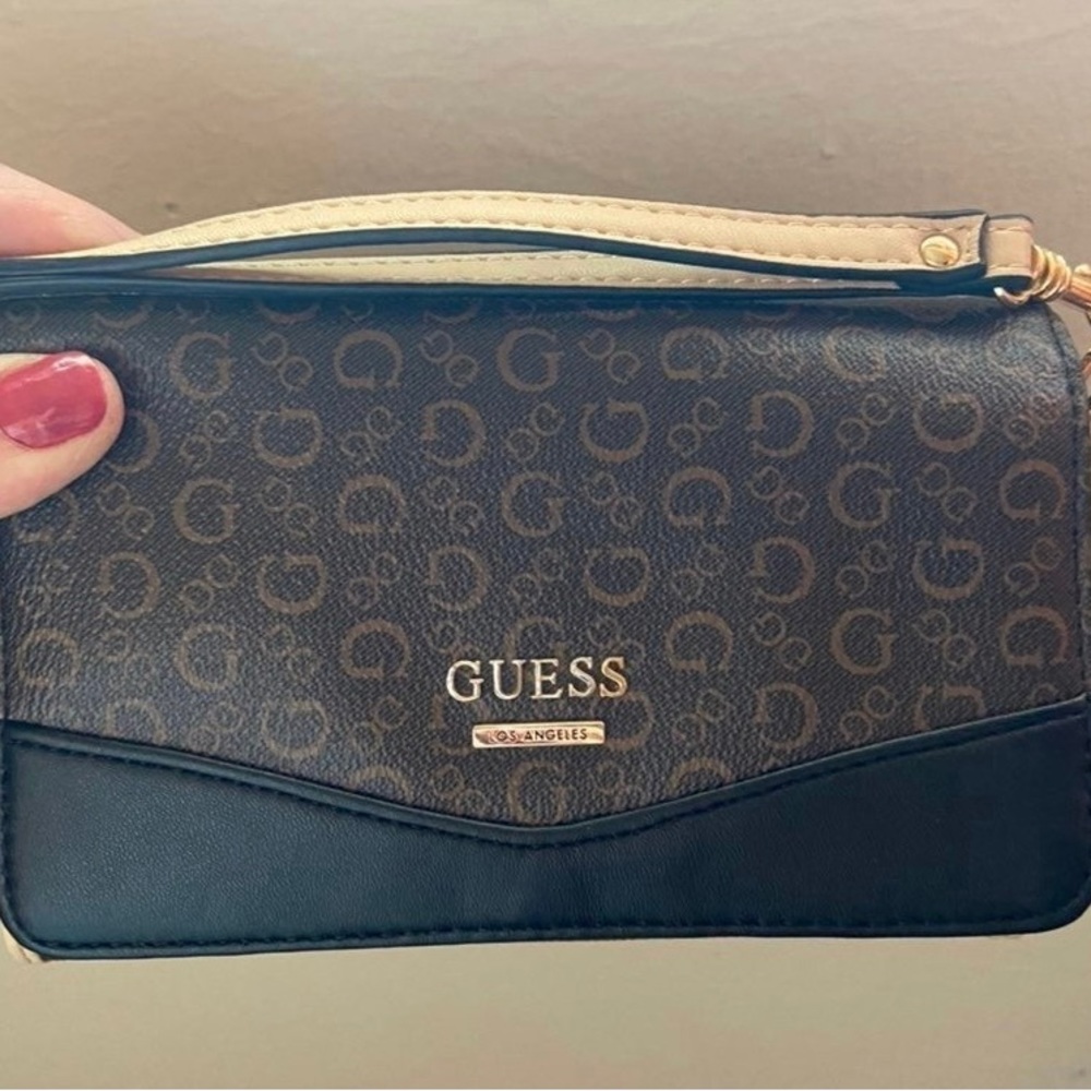 Guess Wallet - Picture 1 of 6